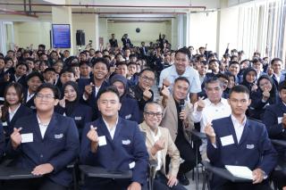 Menaker Yassierli Ingatkan Mahasiswa Vokasi: Jago Teknis Saja Tak Cukup